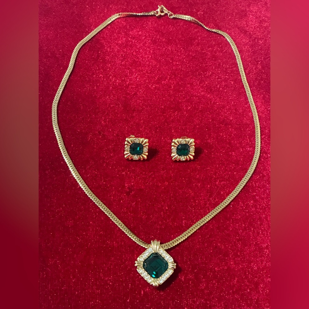 Vintage Avon Emerald Green Necklace and Earrings Set